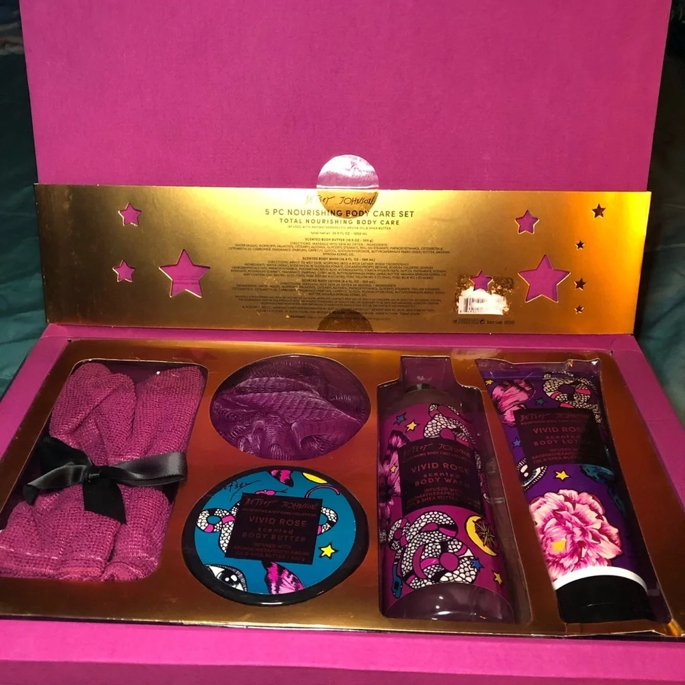 🌺🎀🍬Betsey Johnson Purple/ Magenta Body Wash Collection🎀🍬🌺